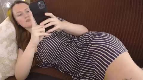 Snapshot of dixiemiller chatting on 10-28-25, 08:11 Dixiemiller online show from 10-28-25, 08:11