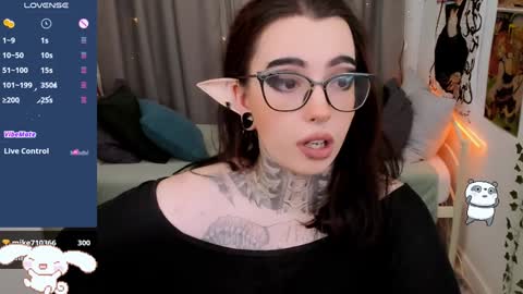 dixipixi_ online show from 01-04-25, 08:39