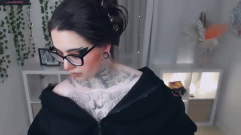 Snapshot of dixipixi_ chatting on 02-08-26, 05:44 dixipixi_ online show from 02-08-26, 05:44