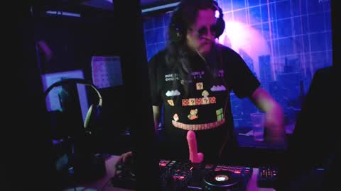 Snapshot of dj_capitain_claw chatting on 01-21-25, 01:18 Adrian Arturo online show from 01-21-25, 01:18