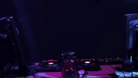 Snapshot of dj_capitain_claw chatting on 02-01-25, 12:07 Adrian Arturo online show from 02-01-25, 12:07