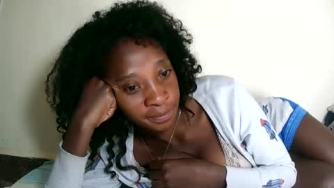 Snapshot of djamellah chatting on 06-11-26, 02:00 djamellah online show from 06-11-26, 02:00