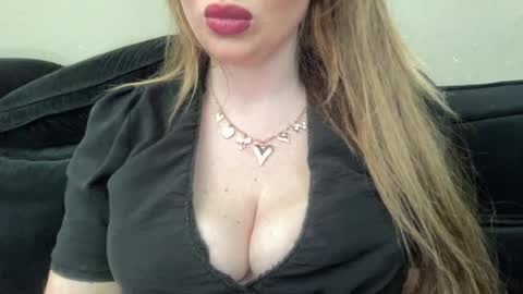 Snapshot of djelina940 chatting on 08-08-26, 12:07 djelina940 online show from 08-08-26, 12:07