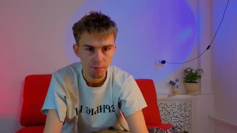 Snapshot of dobrovoritel chatting on 04-22-26, 08:39 Robert online show from 04-22-26, 08:39