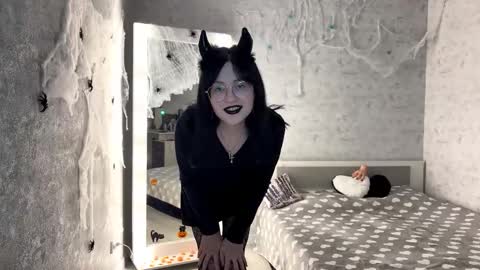 Annie PVT IS OPEN online show from 10-26-25, 09:10