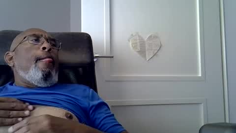 Snapshot of dofrank969 chatting on 06-17-26, 01:01 dofrank969 online show from 06-17-26, 01:01