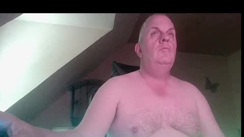 Snapshot of doggy2629 chatting on 06-07-26, 06:28 doggy2629 online show from 06-07-26, 06:28