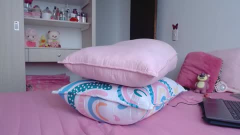 Snapshot of dolcevainin chatting on 11-29-25, 03:59 Dolcevainin online show from 11-29-25, 03:59