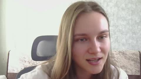 dolcezza_ online show from 05-22-26, 12:00