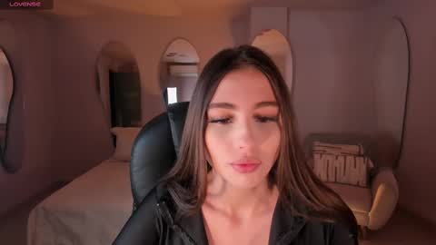 Dolcie  online show from 02-23-25, 12:16