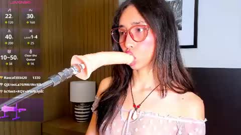 Snapshot of doll_bella_ chatting on 06-11-26, 12:32 Bella online show from 06-11-26, 12:32