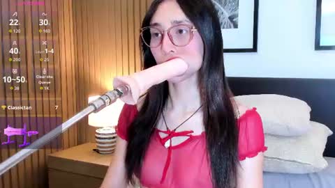 Snapshot of doll_bella_ chatting on 06-24-26, 08:19 Bella online show from 06-24-26, 08:19
