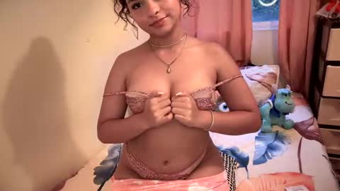 Snapshot of doll_dolcce chatting on 10-11-25, 08:51 doll dolcce online show from 10-11-25, 08:51