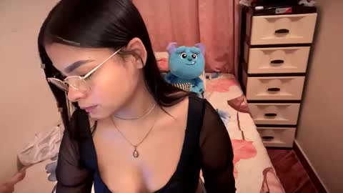 Snapshot of doll_dolcce chatting on 10-19-25, 05:41 doll dolcce online show from 10-19-25, 05:41