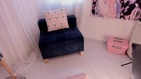 Snapshot of doll_venus chatting on 06-24-26, 10:53 Roxana independent model can you help me reach 100 hands up uwu online show from 06-24-26, 10:53