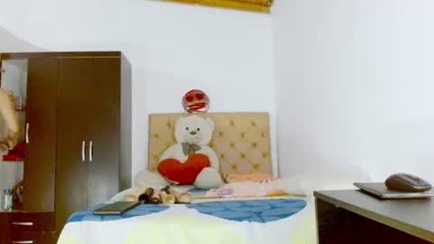 Snapshot of dolldirtyxxx1 chatting on 06-25-26, 07:13 ilona online show from 06-25-26, 07:13
