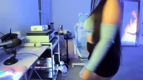 DOLLLFACE online show from 09-19-25, 03:30