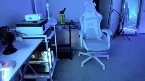 DOLLLFACE online show from 03-21-26, 04:17