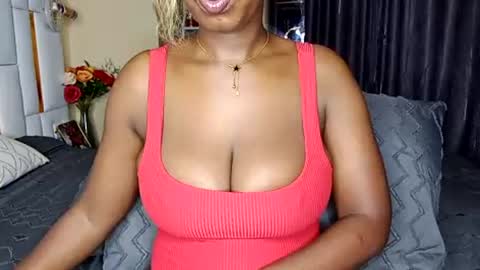 Snapshot of dolllux_gee chatting on 07-18-26, 05:44 Gee Independent Model EATUTC3 11PM-3AM 2AM-6AM online show from 07-18-26, 05:44