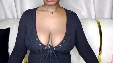 Snapshot of dolllux_gee chatting on 07-20-26, 12:14 Gee Independent Model EATUTC3 11PM-3AM 2AM-6AM online show from 07-20-26, 12:14