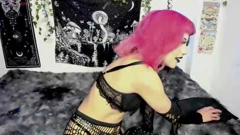 Snapshot of dolly_bones chatting on 10-15-25, 08:31 dolly_bones online show from 10-15-25, 08:31