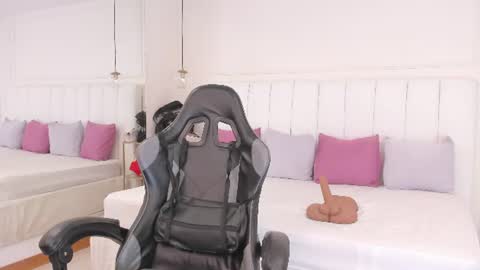 Snapshot of dolly_walker chatting on 06-09-26, 02:12 dolly walker online show from 06-09-26, 02:12