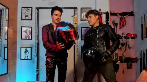 Snapshot of dom2travelers_sm chatting on 01-27-25, 11:11 Diego Castell online show from 01-27-25, 11:11