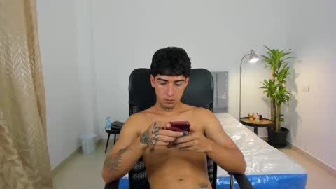 Snapshot of domi_master chatting on 02-17-25, 12:54 MASTER online show from 02-17-25, 12:54