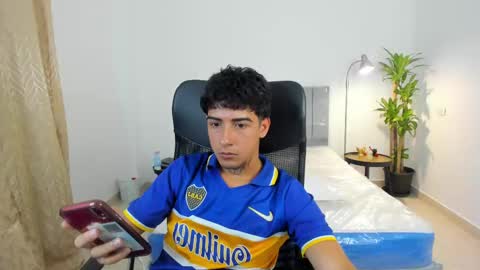 Snapshot of domi_master chatting on 02-17-25, 03:58 MASTER online show from 02-17-25, 03:58