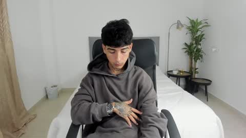 Snapshot of domi_master chatting on 02-26-25, 01:43 MASTER online show from 02-26-25, 01:43