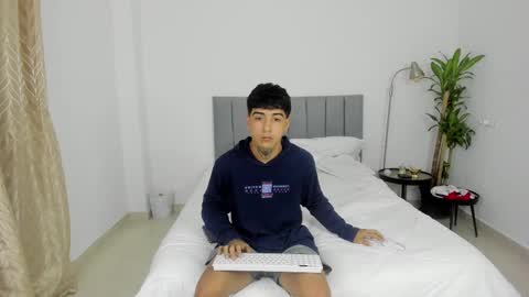 Snapshot of domi_master chatting on 03-08-25, 02:45 MASTER online show from 03-08-25, 02:45