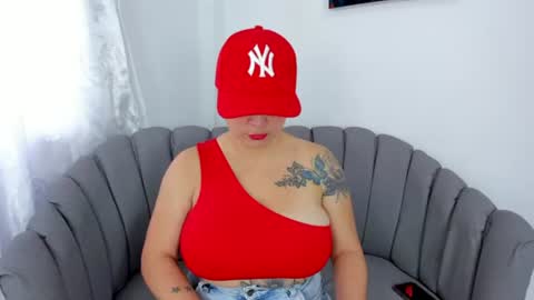 Snapshot of domina0 chatting on 06-27-26, 12:10 domi online show from 06-27-26, 12:10
