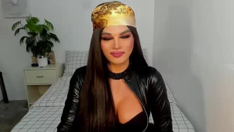 Snapshot of domina_angela chatting on 01-20-25, 04:32 ANGELA online show from 01-20-25, 04:32