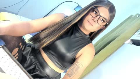 Snapshot of domina_angela chatting on 09-24-25, 04:38 ANGELA online show from 09-24-25, 04:38