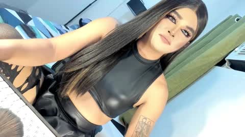 Snapshot of domina_angela chatting on 09-30-25, 02:44 ANGELA online show from 09-30-25, 02:44