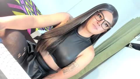 Snapshot of domina_angela chatting on 10-13-25, 12:49 ANGELA online show from 10-13-25, 12:49