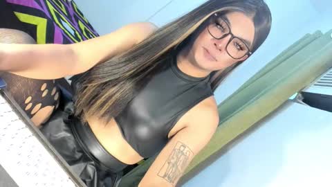 Snapshot of domina_angela chatting on 10-15-25, 08:58 ANGELA online show from 10-15-25, 08:58