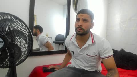 Snapshot of dominantwolf_ chatting on 04-04-26, 12:13 online show from 04-04-26, 12:13