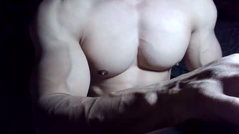 Snapshot of dominatemuscle chatting on 10-12-25, 06:18 Kevin online show from 10-12-25, 06:18