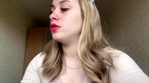 Mia online show from 04-20-26, 08:06