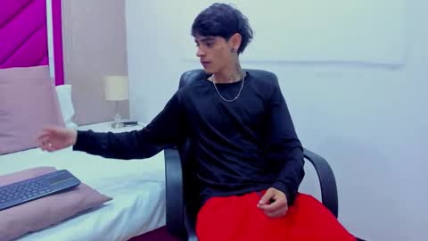 Snapshot of dominic_foox chatting on 02-04-26, 12:44 Dominic foox online show from 02-04-26, 12:44