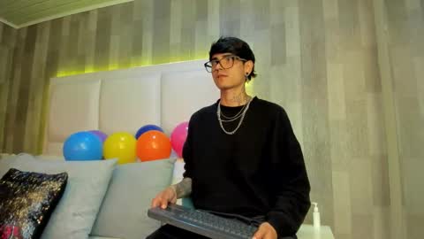 Snapshot of dominic_foox chatting on 02-14-26, 02:03 Dominic foox online show from 02-14-26, 02:03