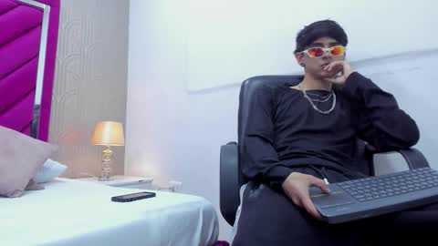 Snapshot of dominic_foox chatting on 02-16-26, 01:29 Dominic foox online show from 02-16-26, 01:29