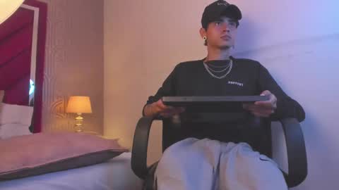 Snapshot of dominic_foox chatting on 02-24-26, 01:31 Dominic foox online show from 02-24-26, 01:31