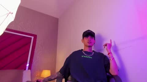 Snapshot of dominic_foox chatting on 02-26-26, 01:32 Dominic foox online show from 02-26-26, 01:32