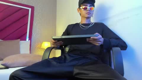 Snapshot of dominic_foox chatting on 02-27-26, 01:33 Dominic foox online show from 02-27-26, 01:33