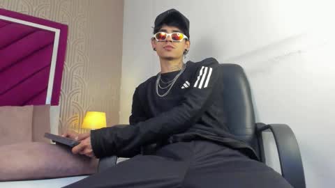 Snapshot of dominic_foox chatting on 02-28-26, 01:56 Dominic foox online show from 02-28-26, 01:56