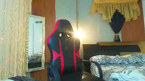 Snapshot of dominic_smith_ chatting on 06-19-26, 02:05 dominic_smith_ online show from 06-19-26, 02:05