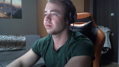 Snapshot of dominickcute chatting on 02-12-25, 11:30 dominickcute online show from 02-12-25, 11:30