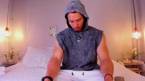 Snapshot of dominik_drake chatting on 07-16-26, 12:33 Dominik Drake online show from 07-16-26, 12:33